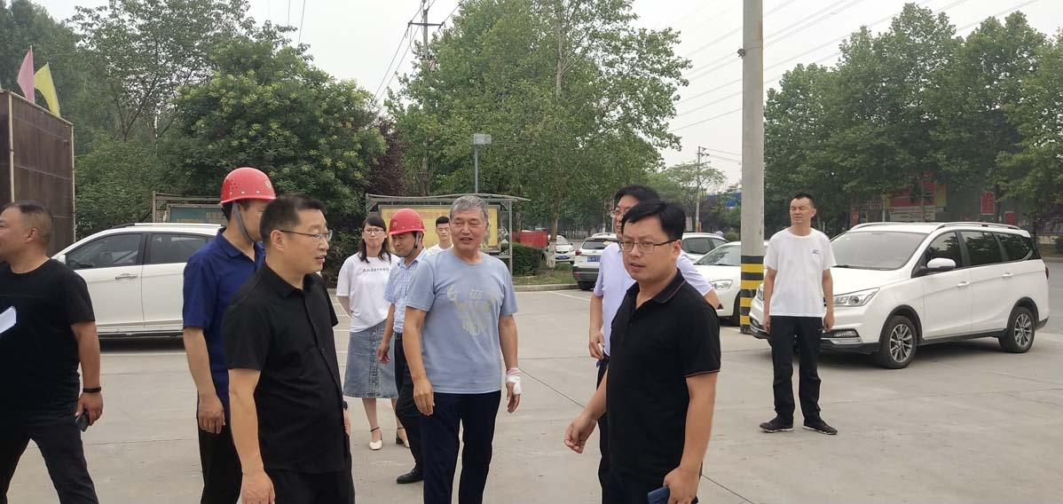 2019年7月12日郭书记陪同省安监局检查永昌硝基肥